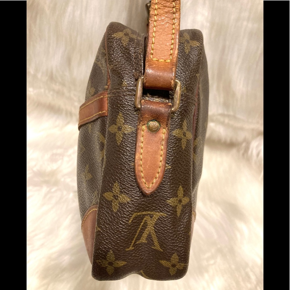 Louis Vuitton Trocadero 23 Monogram Crossbody Bag - Picture 3 of 10